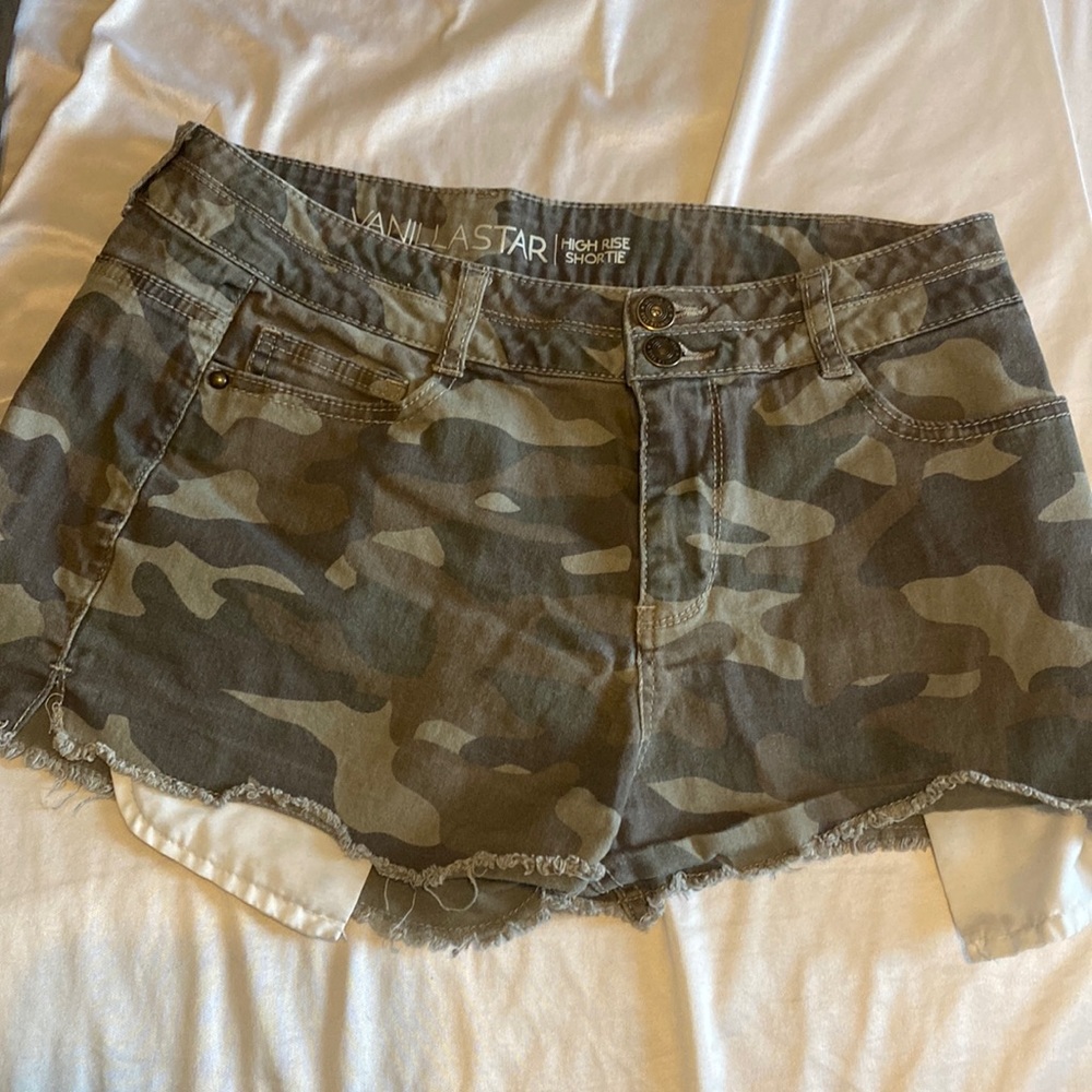 Camo shorties